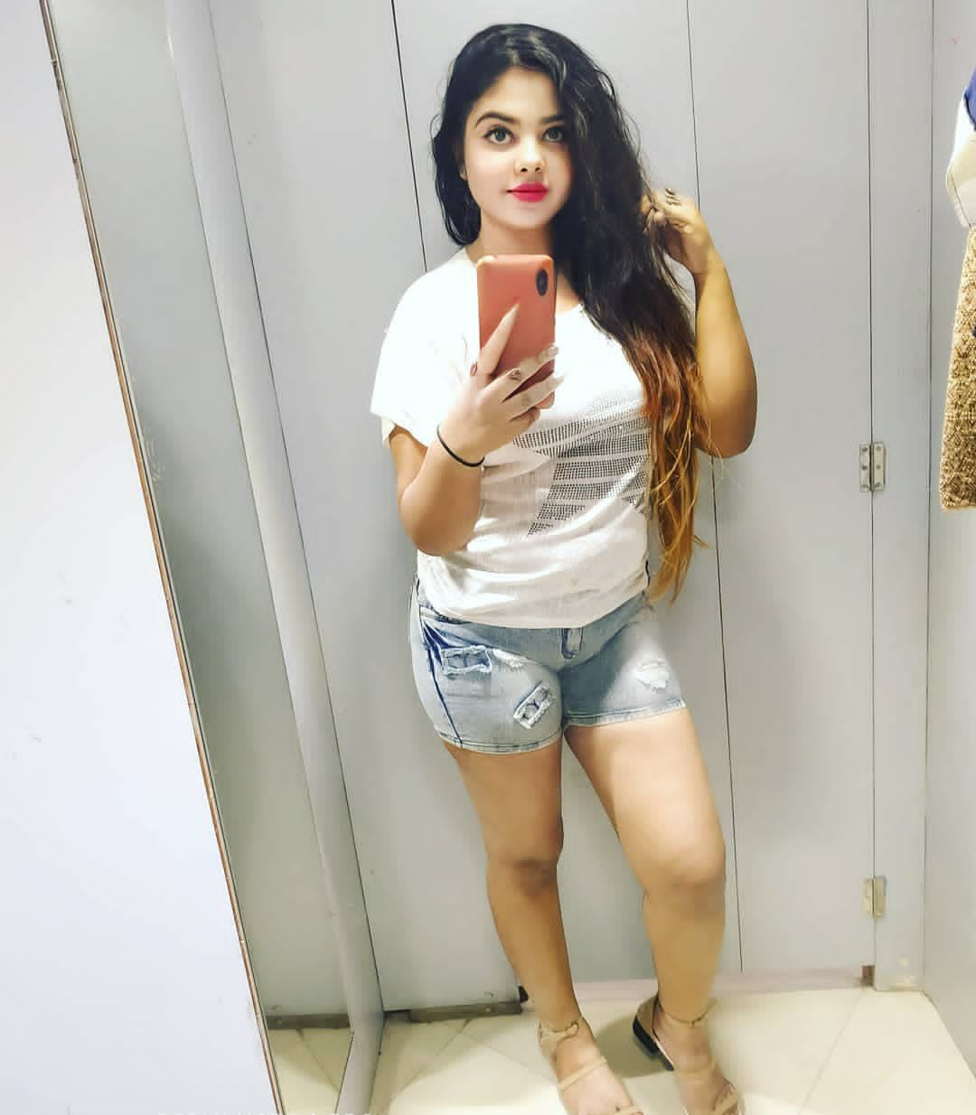 Escort Service in Daryaganj